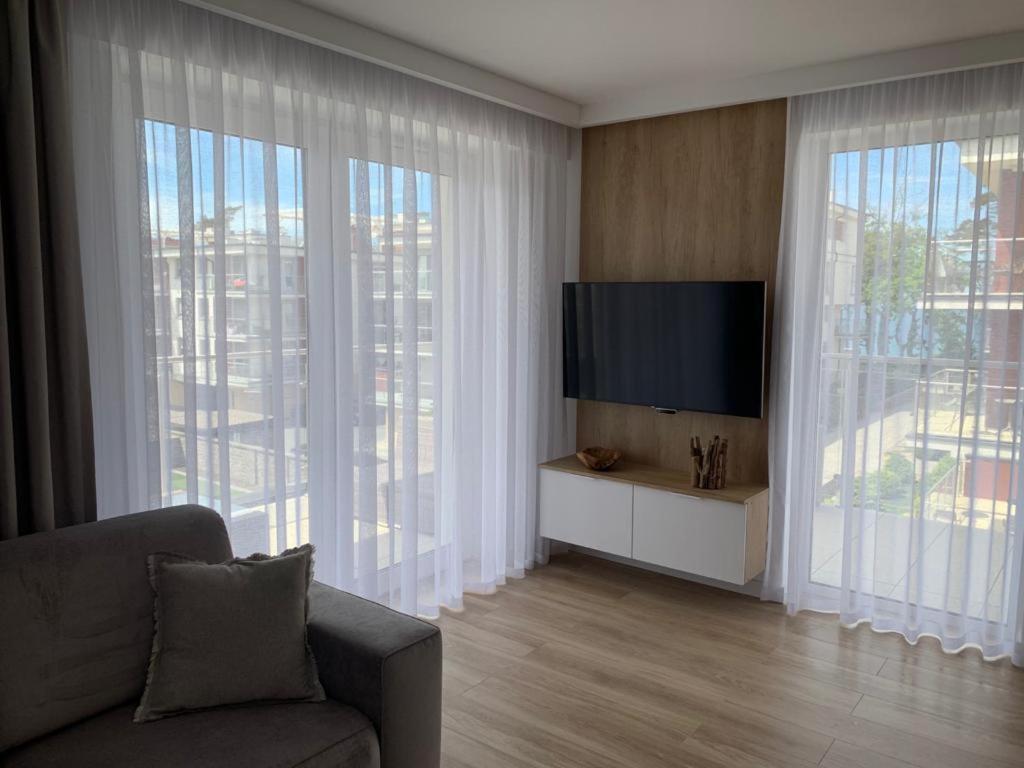 Apartament Nadmorski Z Basenem Klifowa Rewal Esterno foto