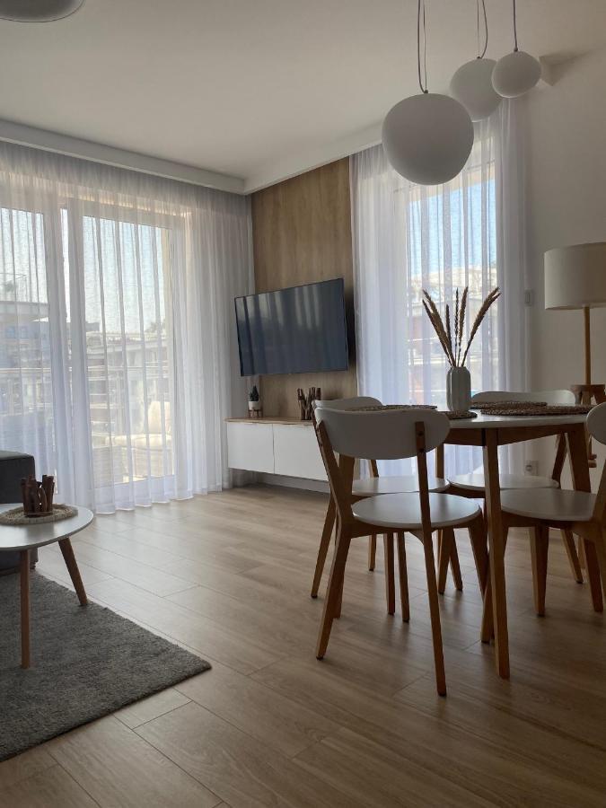 Apartament Nadmorski Z Basenem Klifowa Rewal Esterno foto