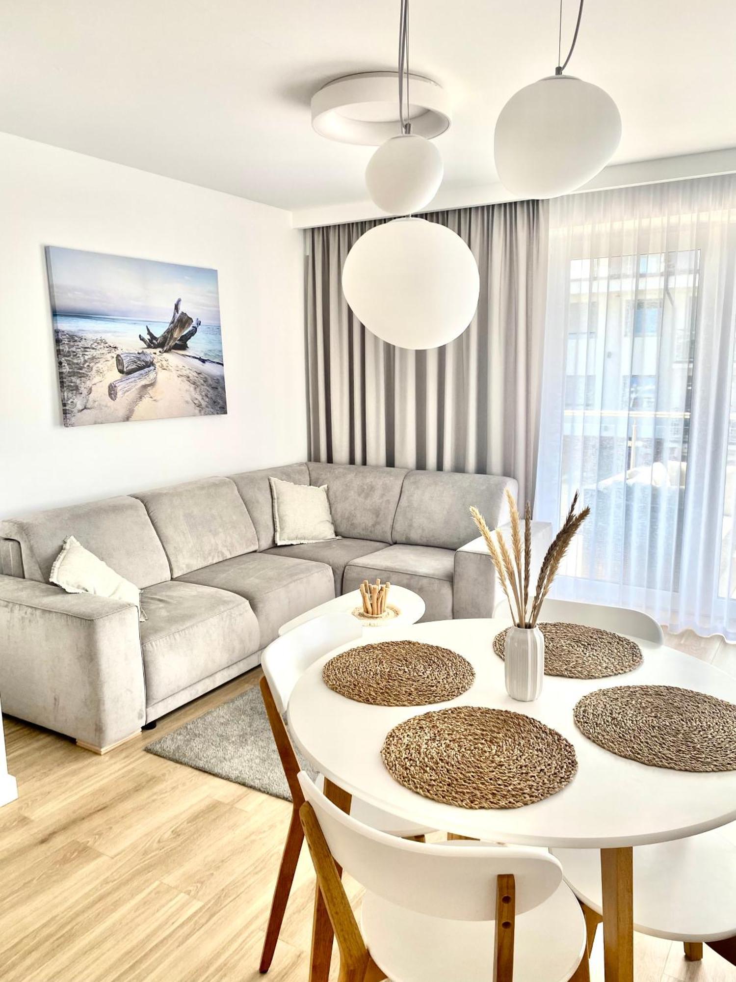 Apartament Nadmorski Z Basenem Klifowa Rewal Esterno foto